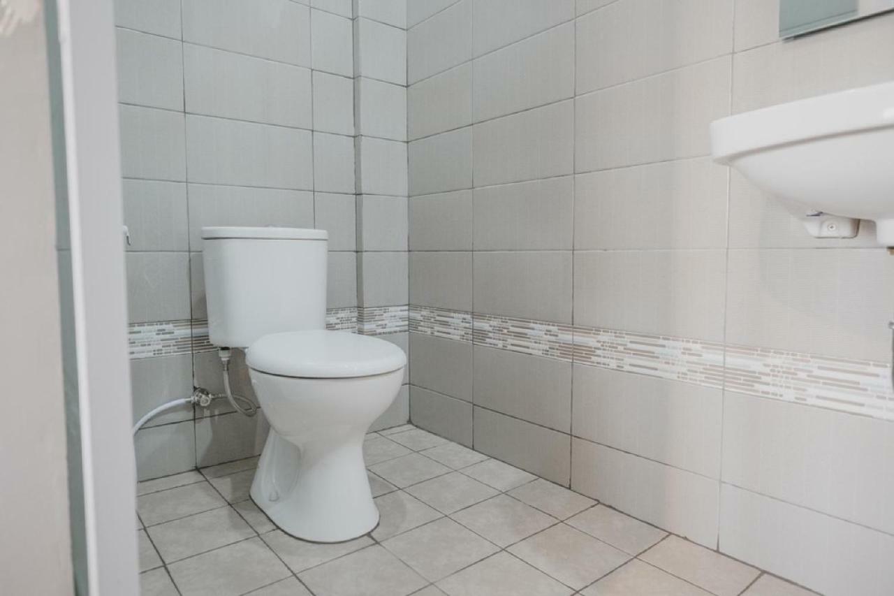 Reddoorz Plus @ Karet Pedurenan 3 Dżakarta Zewnętrze zdjęcie