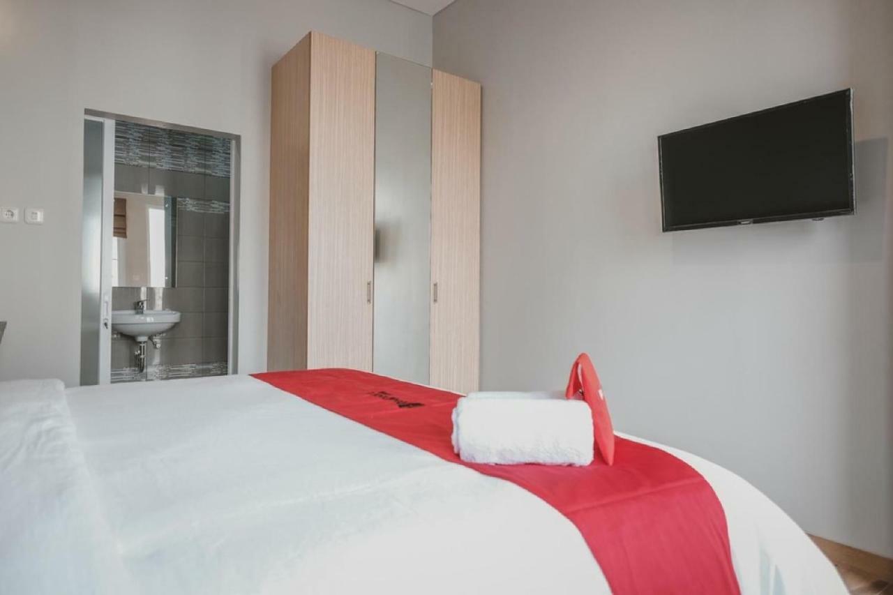 Reddoorz Plus @ Karet Pedurenan 3 Dżakarta Zewnętrze zdjęcie