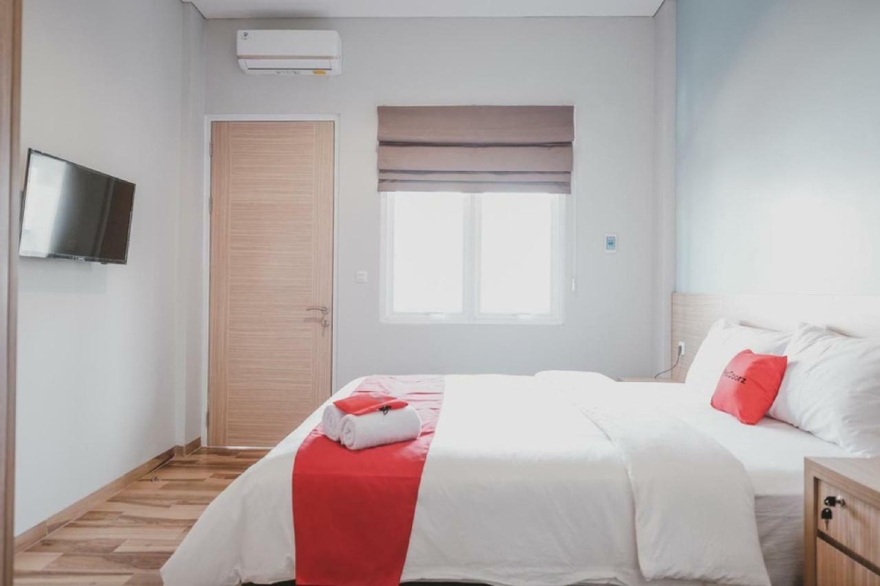 Reddoorz Plus @ Karet Pedurenan 3 Dżakarta Zewnętrze zdjęcie