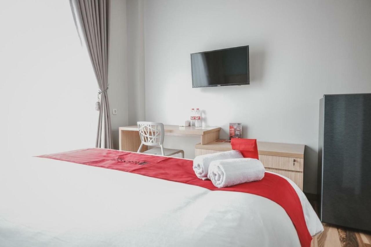 Reddoorz Plus @ Karet Pedurenan 3 Dżakarta Zewnętrze zdjęcie